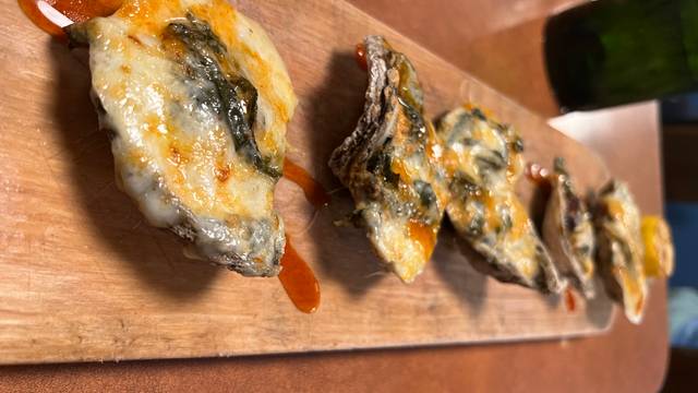 Common Restaurant signature dishes Smoked Oysters RockefellerCrab Cake BenedictPineapple Situation